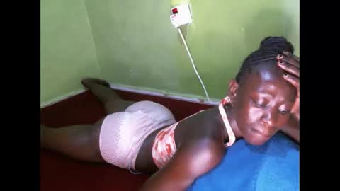 Snapshot of cute_doria chatting on 10/27/25, 05:06 cute_doria online show from 10/27/25, 05:06