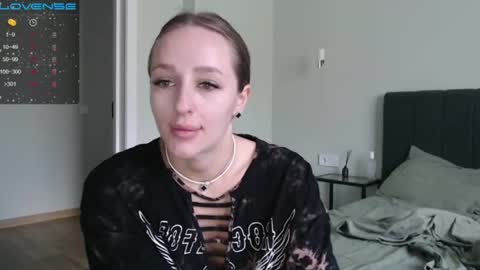 cute_girl_mia__ online show from 07/04/26, 06:30