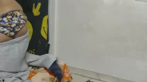 Snapshot of cute_kashmira99 chatting on 12/04/25, 08:50 kashmira online show from 12/04/25, 08:50