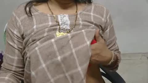 kashmira online show from 02/17/26, 04:13