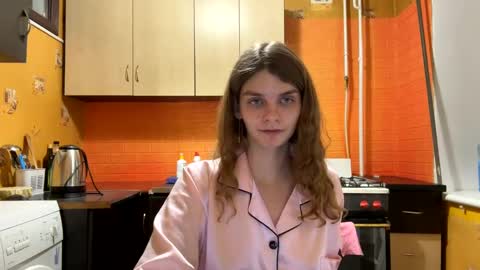 Snapshot of cute_kitte chatting on 12/27/24, 12:18 cute_kitte online show from 12/27/24, 12:18