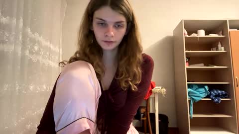Snapshot of cute_kitte chatting on 01/12/25, 04:00 cute_kitte online show from 01/12/25, 04:00