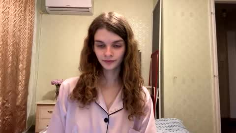 Snapshot of cute_kitte chatting on 10/19/25, 05:57 cute_kitte online show from 10/19/25, 05:57
