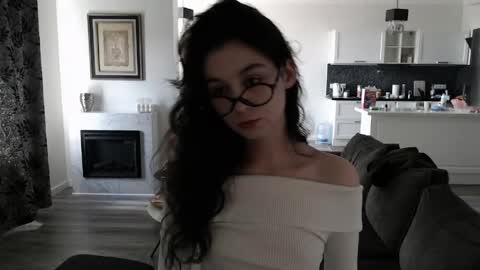 Snapshot of cute_lilia chatting on 05/03/26, 11:05 Lilia online show from 05/03/26, 11:05
