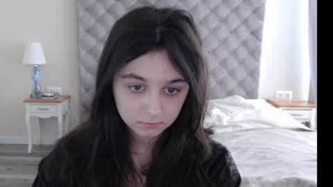 Snapshot of cute_lilia chatting on 06/02/26, 11:23 Lilia online show from 06/02/26, 11:23