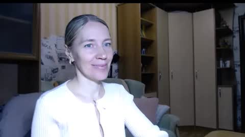 Snapshot of cute_lion_ chatting on 11/09/25, 12:09 cute_lion_ online show from 11/09/25, 12:09