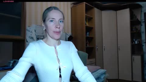 Snapshot of cute_lion_ chatting on 11/12/25, 03:23 cute_lion_ online show from 11/12/25, 03:23