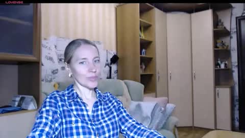 Snapshot of cute_lion_ chatting on 11/14/25, 11:24 cute_lion_ online show from 11/14/25, 11:24