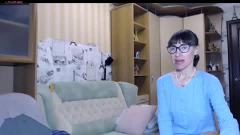 Snapshot of cute_lion_ chatting on 11/16/25, 12:22 cute_lion_ online show from 11/16/25, 12:22