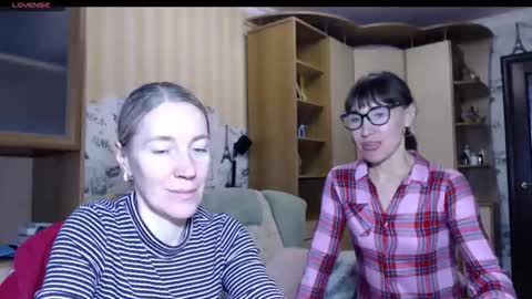 Snapshot of cute_lion_ chatting on 11/22/25, 12:37 cute_lion_ online show from 11/22/25, 12:37