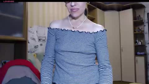 Snapshot of cute_lion_ chatting on 12/14/25, 12:32 cute_lion_ online show from 12/14/25, 12:32