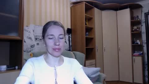 cute_lion_ online show from 04/10/26, 07:18