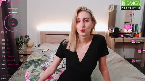 Snapshot of cute_milana chatting on 12/24/24, 01:28 Milana online show from 12/24/24, 01:28