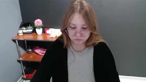 Snapshot of cute_minx chatting on 12/05/24, 07:27 Veronica online show from 12/05/24, 07:27