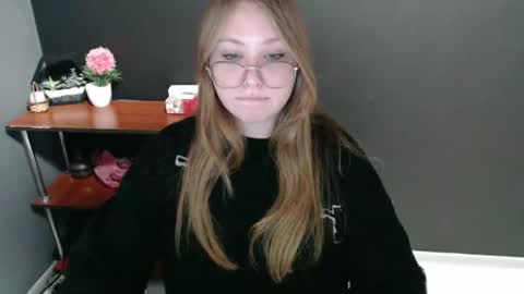Snapshot of cute_minx chatting on 12/09/24, 10:54 Veronica online show from 12/09/24, 10:54