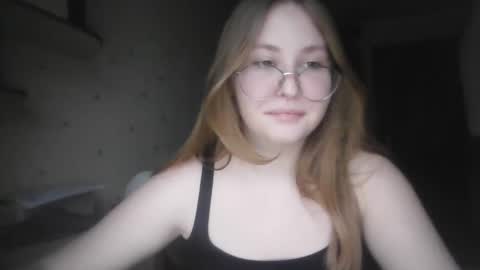 Snapshot of cute_minx chatting on 12/15/24, 01:54 Veronica online show from 12/15/24, 01:54