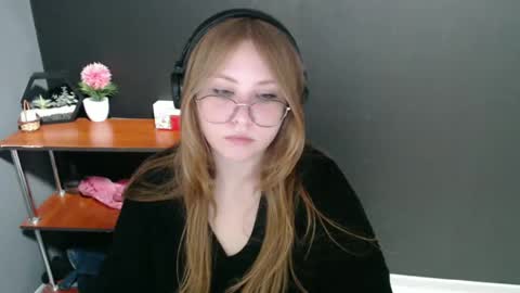 Snapshot of cute_minx chatting on 12/16/24, 10:29 Veronica online show from 12/16/24, 10:29