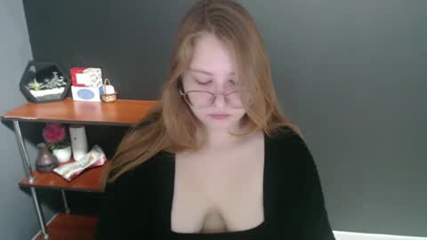 Snapshot of cute_minx chatting on 12/19/24, 07:29 Veronica online show from 12/19/24, 07:29