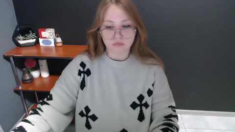 Snapshot of cute_minx chatting on 12/23/24, 07:49 Veronica online show from 12/23/24, 07:49