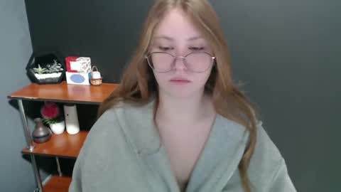 Snapshot of cute_minx chatting on 12/27/24, 08:02 Veronica online show from 12/27/24, 08:02