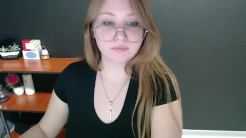 Snapshot of cute_minx chatting on 12/31/24, 10:26 Veronica online show from 12/31/24, 10:26