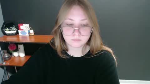Snapshot of cute_minx chatting on 01/04/25, 10:38 Veronica online show from 01/04/25, 10:38