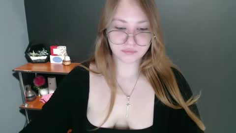 Snapshot of cute_minx chatting on 01/08/25, 08:27 Veronica online show from 01/08/25, 08:27