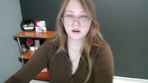 Snapshot of cute_minx chatting on 01/10/25, 07:25 Veronica online show from 01/10/25, 07:25
