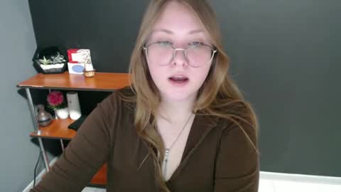 Snapshot of cute_minx chatting on 01/10/25, 10:28 Veronica online show from 01/10/25, 10:28
