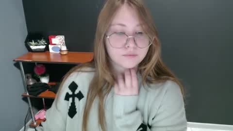 Snapshot of cute_minx chatting on 01/13/25, 10:25 Veronica online show from 01/13/25, 10:25