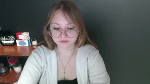 Snapshot of cute_minx chatting on 01/16/25, 07:28 Veronica online show from 01/16/25, 07:28