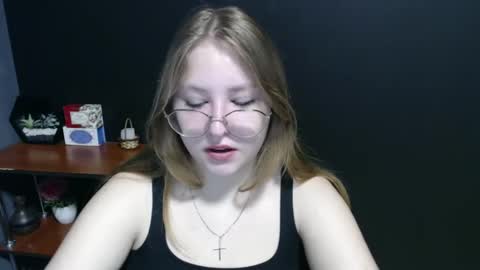 Snapshot of cute_minx chatting on 01/21/25, 07:37 Veronica online show from 01/21/25, 07:37