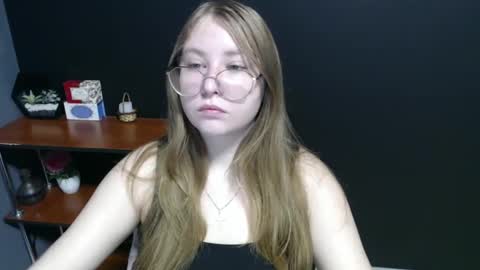 Snapshot of cute_minx chatting on 01/24/25, 07:19 Veronica online show from 01/24/25, 07:19