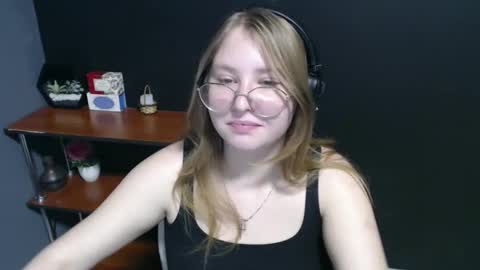 Snapshot of cute_minx chatting on 01/24/25, 10:53 Veronica online show from 01/24/25, 10:53