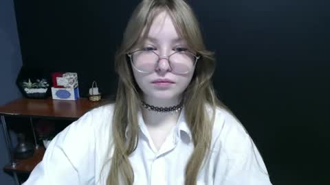 Snapshot of cute_minx chatting on 01/27/25, 07:14 Veronica online show from 01/27/25, 07:14