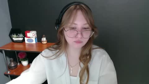 Snapshot of cute_minx chatting on 01/27/25, 10:16 Veronica online show from 01/27/25, 10:16