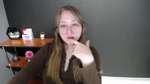 Snapshot of cute_minx chatting on 02/07/25, 07:29 Veronica online show from 02/07/25, 07:29