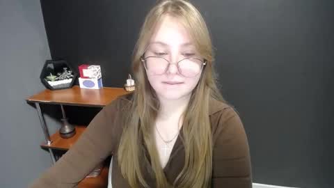 Snapshot of cute_minx chatting on 02/11/25, 10:15 Veronica online show from 02/11/25, 10:15