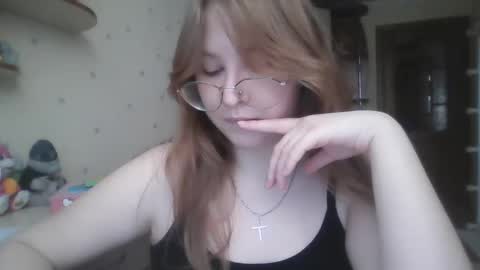 Snapshot of cute_minx chatting on 02/13/25, 01:37 Veronica online show from 02/13/25, 01:37