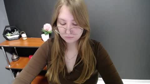 Snapshot of cute_minx chatting on 02/19/25, 10:45 Veronica online show from 02/19/25, 10:45
