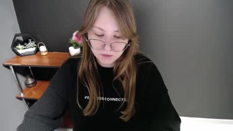 Snapshot of cute_minx chatting on 02/20/25, 07:55 Veronica online show from 02/20/25, 07:55