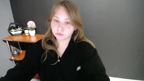 Snapshot of cute_minx chatting on 02/24/25, 10:26 Veronica online show from 02/24/25, 10:26