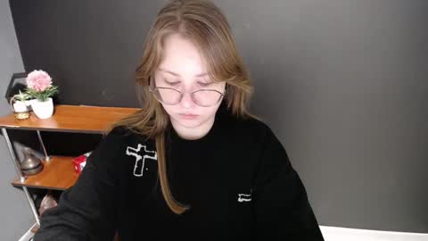 Snapshot of cute_minx chatting on 02/25/25, 07:20 Veronica online show from 02/25/25, 07:20