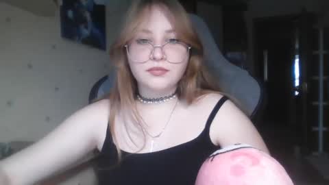 Snapshot of cute_minx chatting on 03/03/25, 12:48 Veronica online show from 03/03/25, 12:48