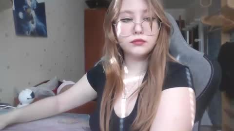 Snapshot of cute_minx chatting on 03/11/25, 09:56 Veronica online show from 03/11/25, 09:56