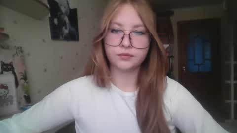 Snapshot of cute_minx chatting on 10/01/25, 09:04 Veronica online show from 10/01/25, 09:04