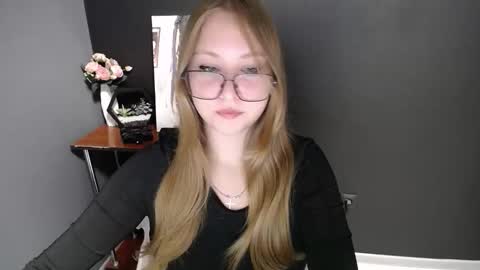 Snapshot of cute_minx chatting on 10/03/25, 06:54 Veronica online show from 10/03/25, 06:54