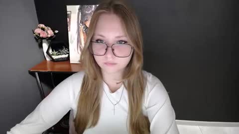 Snapshot of cute_minx chatting on 10/06/25, 06:33 Veronica online show from 10/06/25, 06:33
