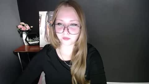 Snapshot of cute_minx chatting on 10/07/25, 06:54 Veronica online show from 10/07/25, 06:54