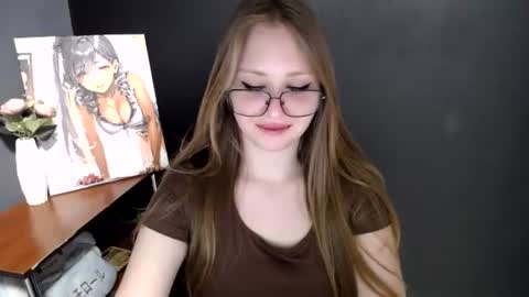 Snapshot of cute_minx chatting on 06/18/26, 06:24 Veronica online show from 06/18/26, 06:24